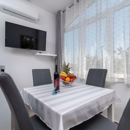 Apartman Niksi โตรกีร์ ภายนอก รูปภาพ