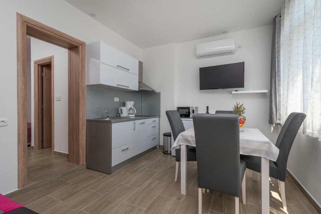 Apartman Niksi โตรกีร์ ภายนอก รูปภาพ
