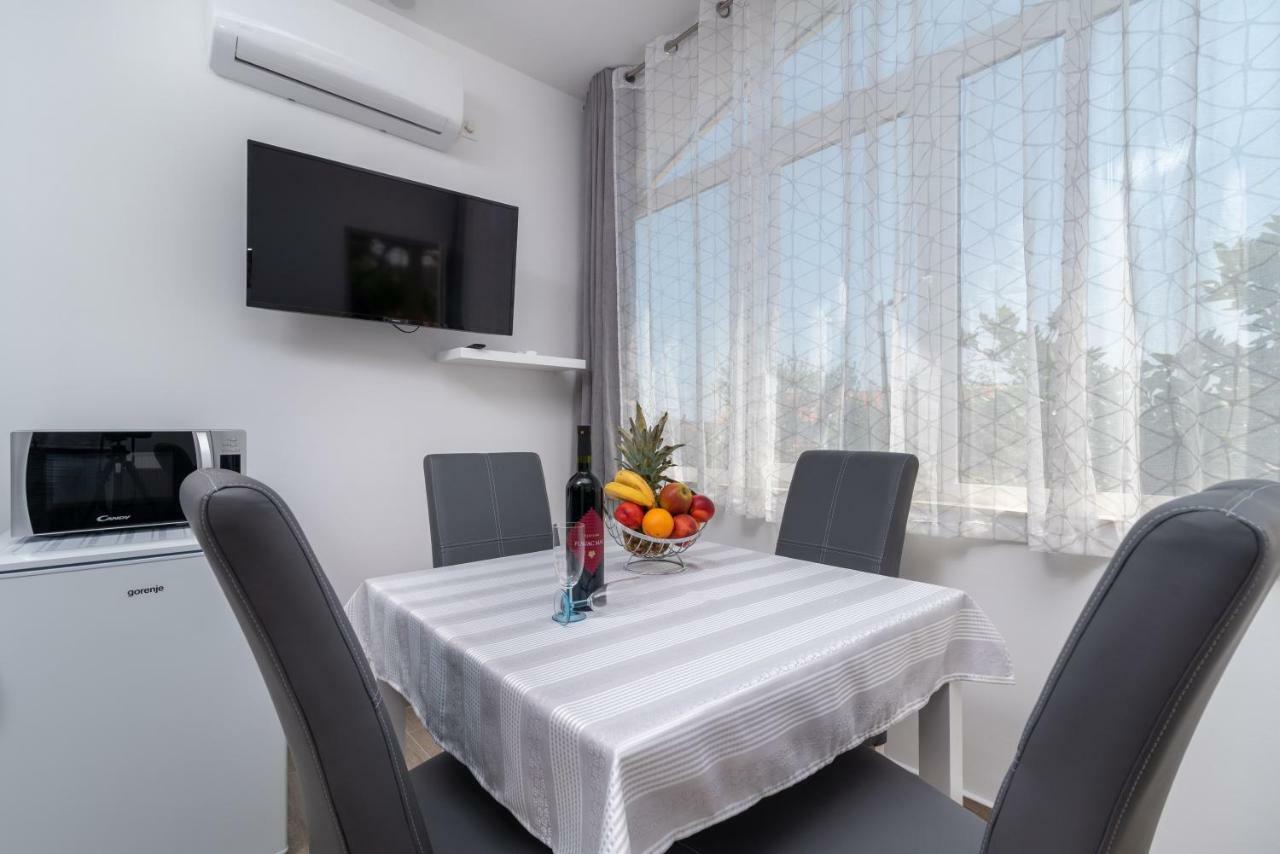 Apartman Niksi โตรกีร์ ภายนอก รูปภาพ