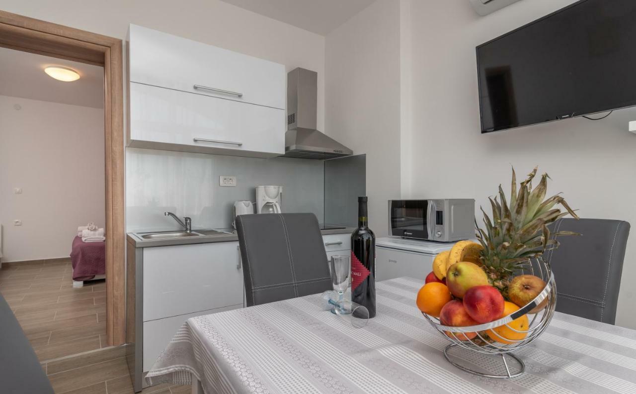 Apartman Niksi โตรกีร์ ภายนอก รูปภาพ