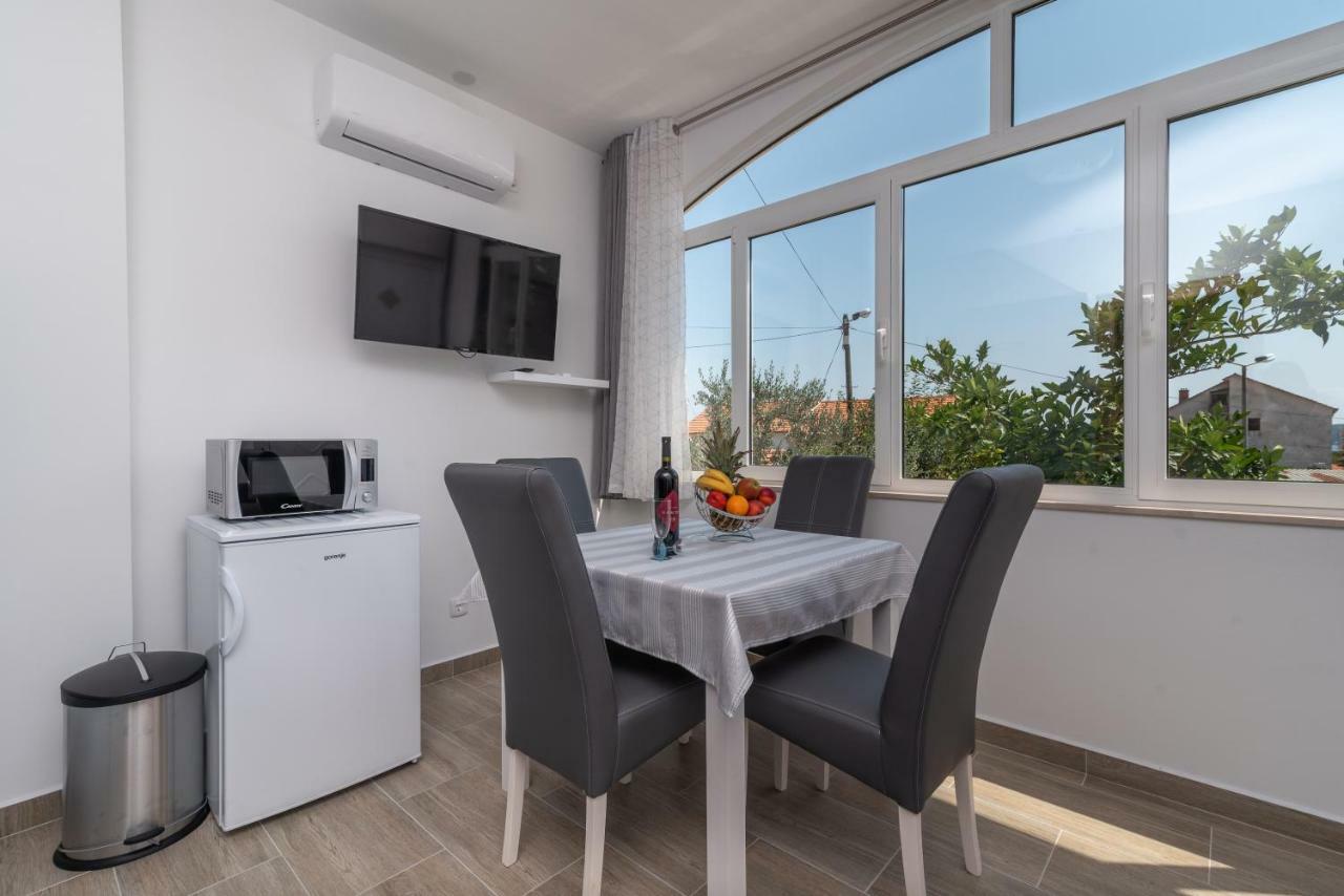Apartman Niksi โตรกีร์ ภายนอก รูปภาพ