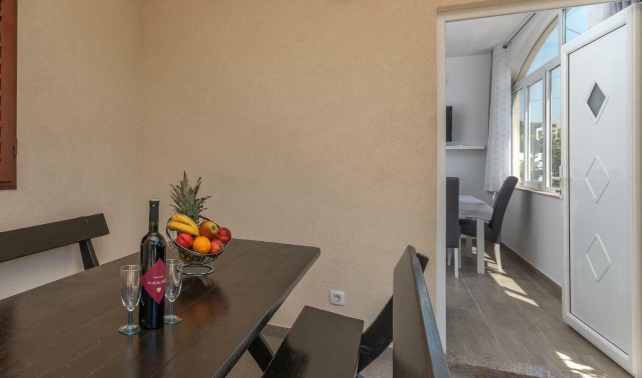 Apartman Niksi โตรกีร์ ภายนอก รูปภาพ